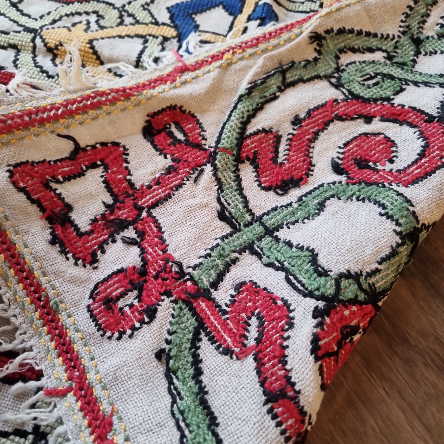 Antike handbestickte Mitteldecke Leinen Handarbeit bunt Vintage 60x60cm 🤍