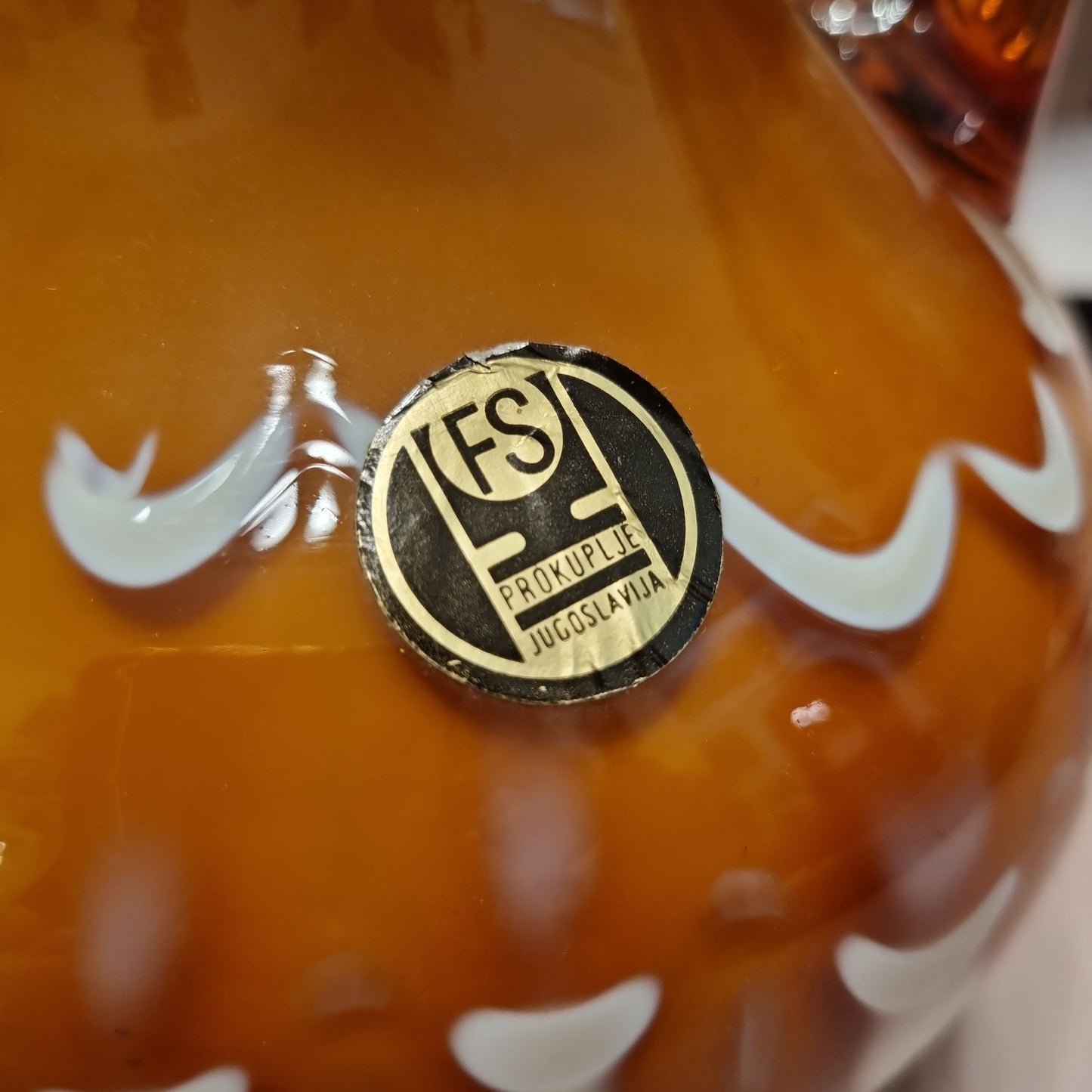 FS Prokuplje Jugoslavija Vintage Glas Vase Okka weiß mit Henkel