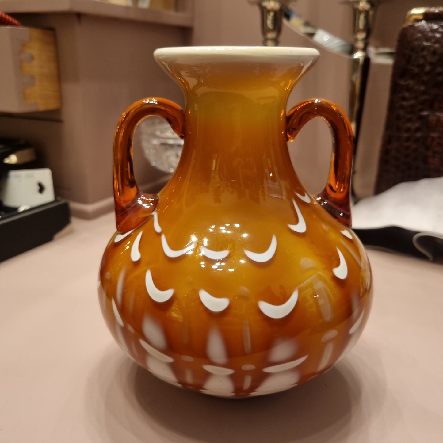 FS Prokuplje Jugoslavija Vintage Glas Vase Okka weiß mit Henkel
