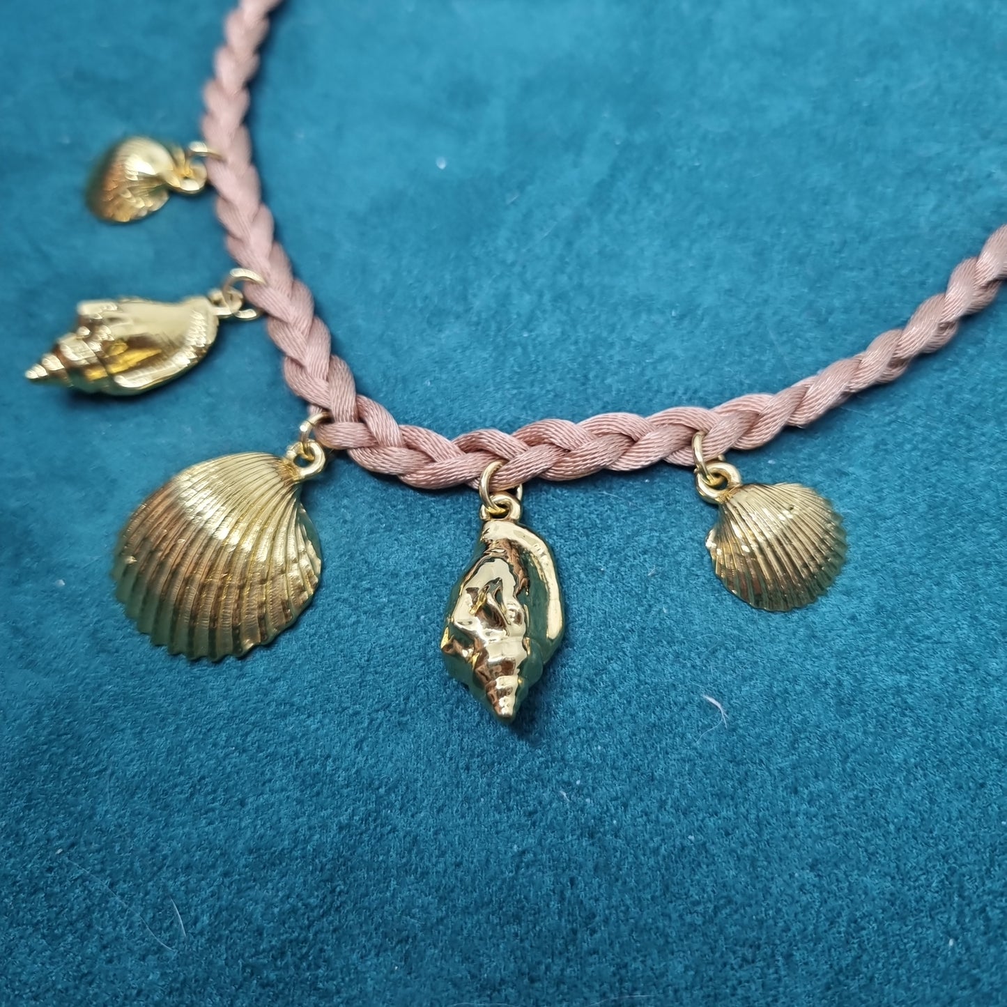 Wunderschöne Vintage Halskette Geflochten mit Anhänger Handmade altrosa gold Muscheln