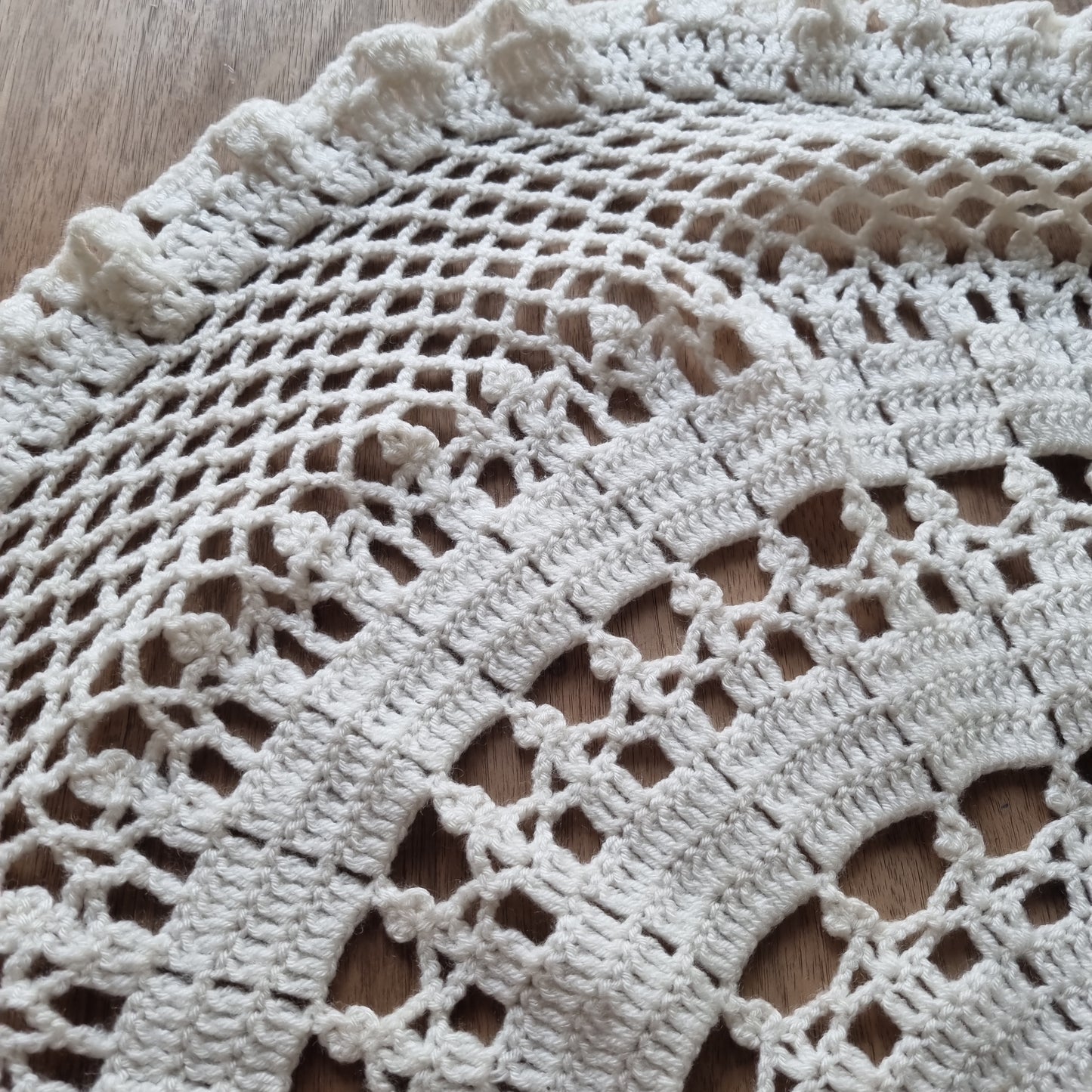 Antike handgemachte runde Tischdecke gestrickt 90cm cremeweiß Wolle 🤍