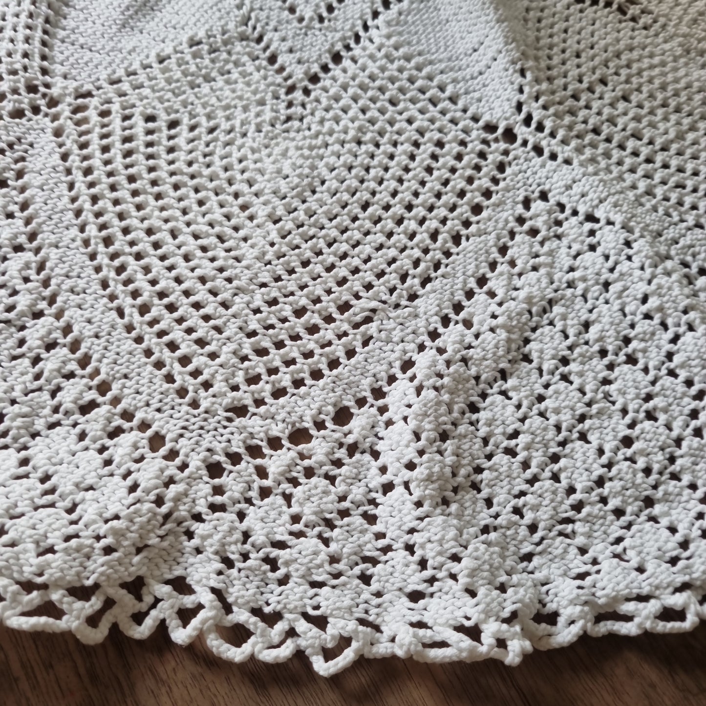 Antike weiße runde gehäkelte/ geklöppelte Tischdecke / Zierdecke weiß 75cm 🤍