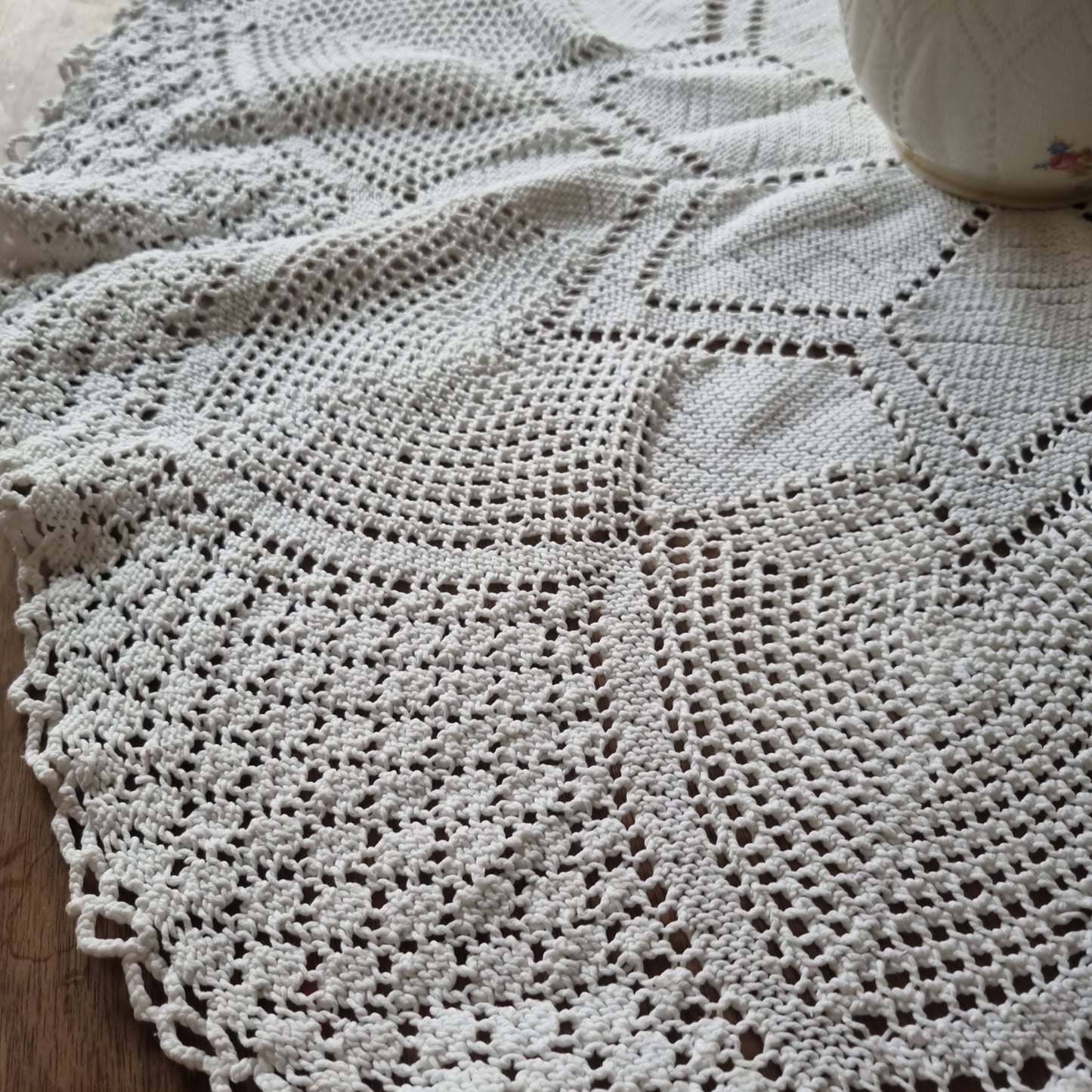 Antike weiße runde gehäkelte/ geklöppelte Tischdecke / Zierdecke weiß 75cm 🤍