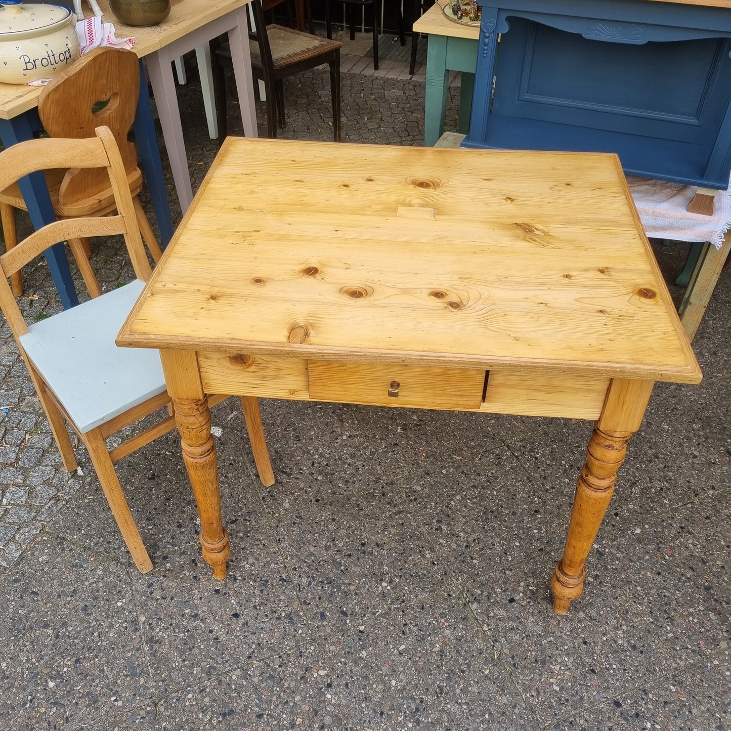 Gründerzeit Tisch aufgearbeitet 80x93cm