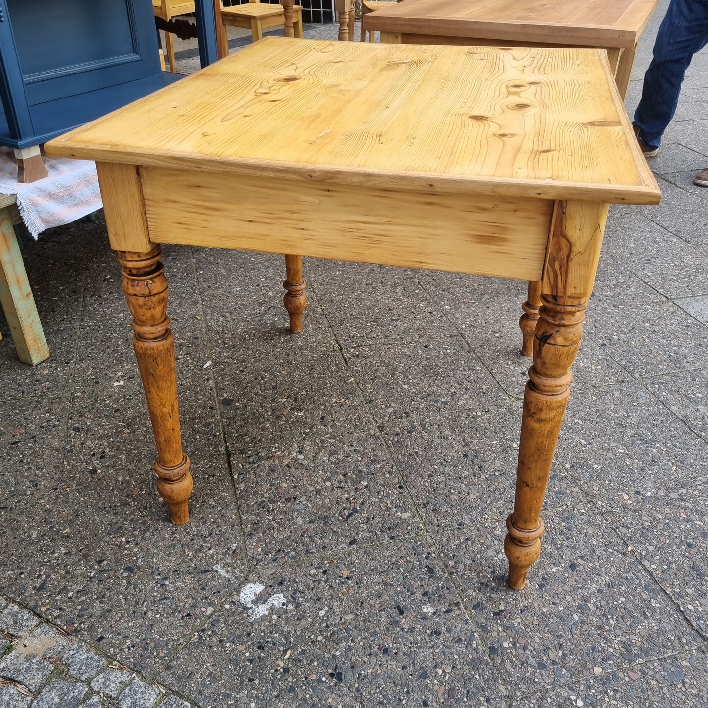 Gründerzeit Tisch aufgearbeitet 80x93cm