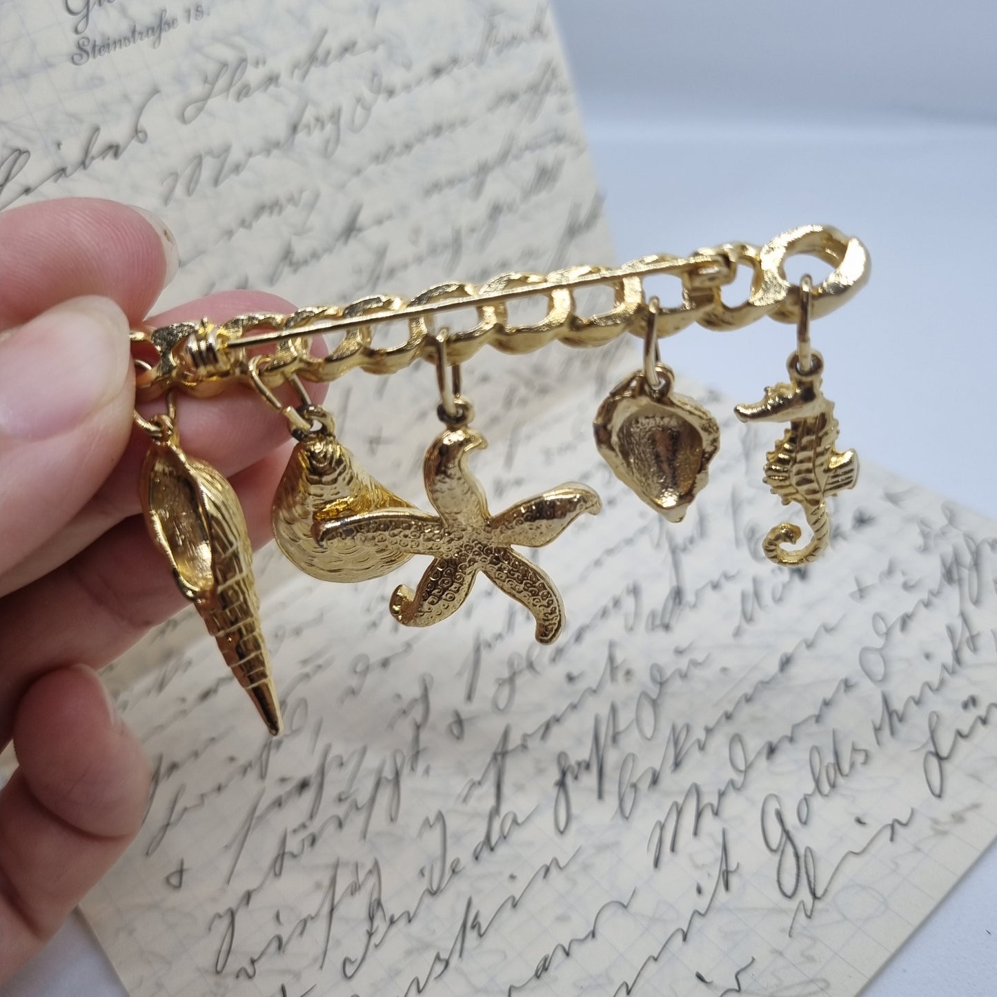 Einzigartige Antik Brosche aus den 50ern Modeschmuck "Meeresliebe" Seestern Muschel Seepferdchen Gold Hänger