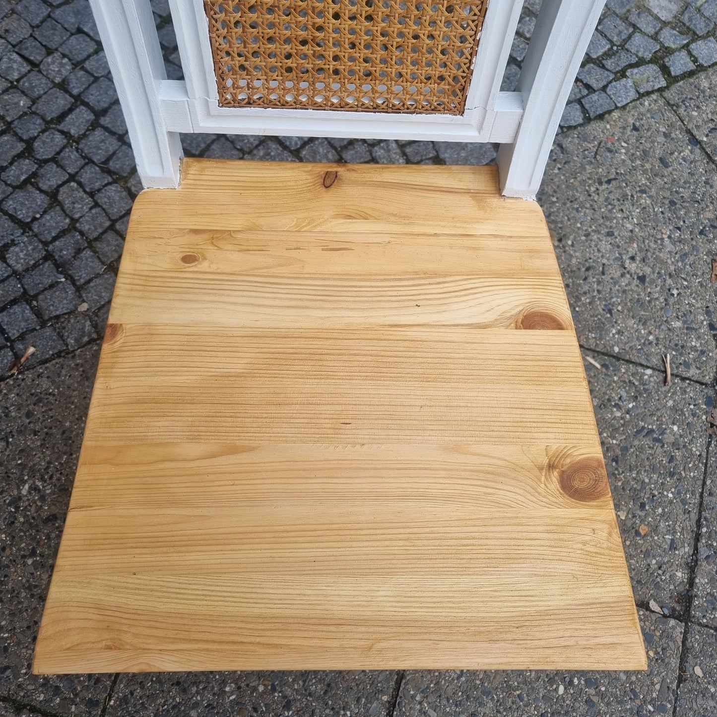 Antiker Gründerzeit Stuhl restauriert mit Wiener Geflecht Weiß kiefernholz