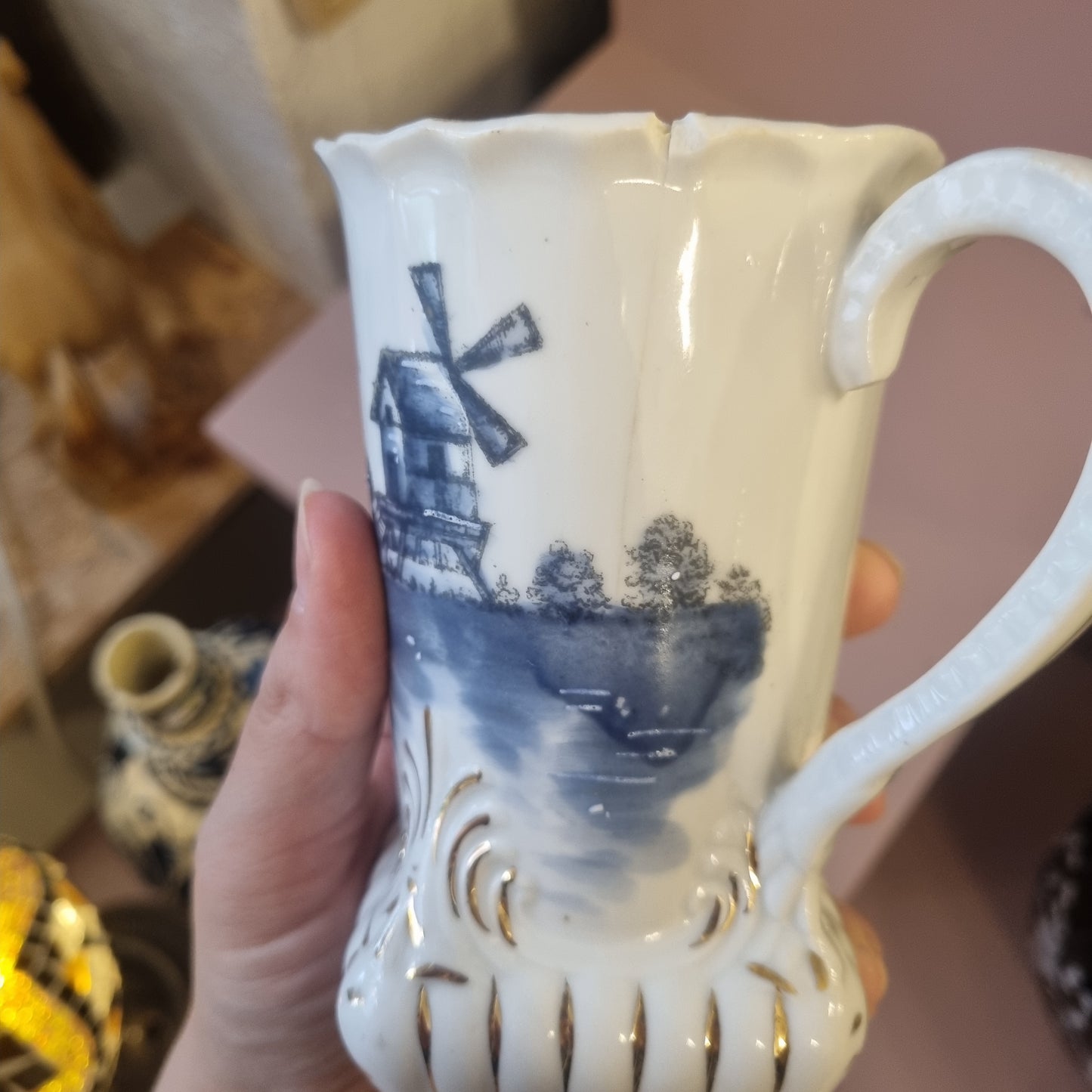 Sehr altes handbemaltes Milchkännchen Milchkanne Porzellan Weiß/Blau Holland Mühlen ( abplatzer)