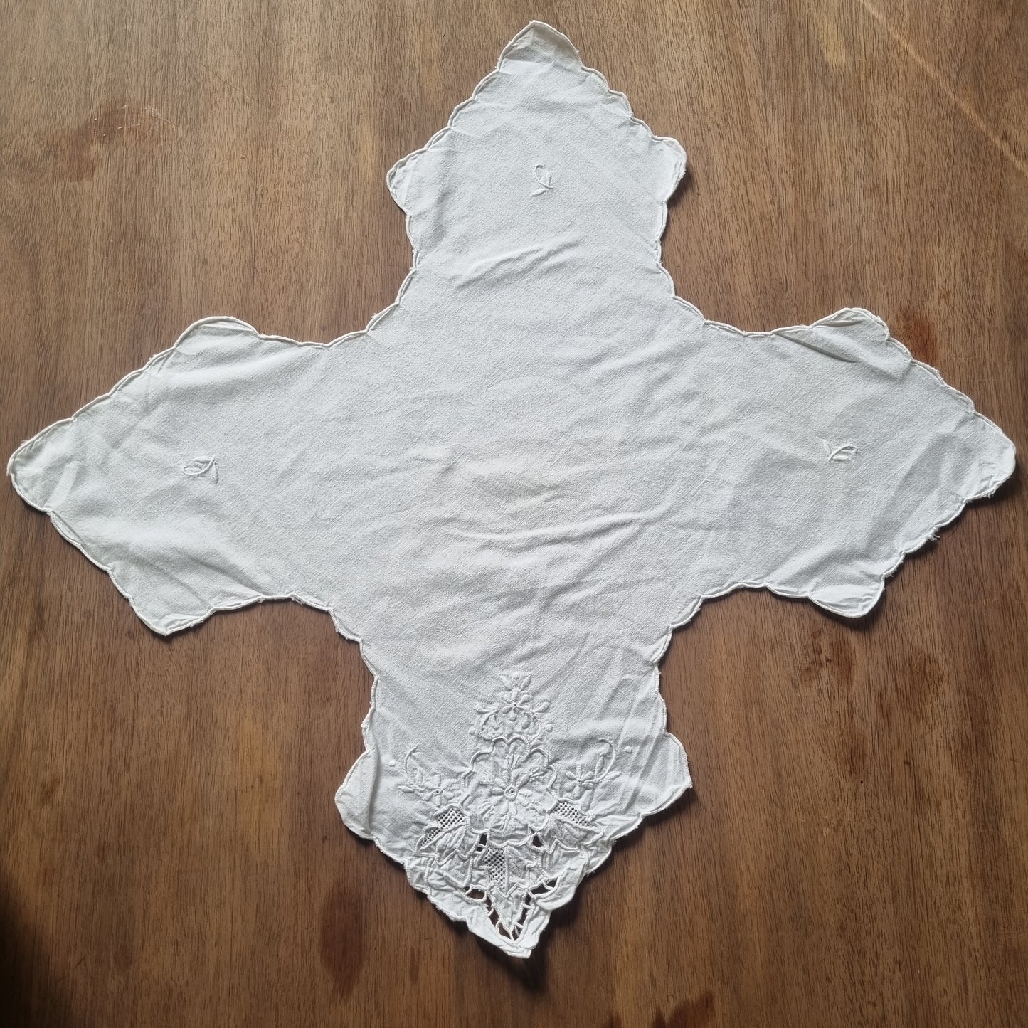 Außergewöhnliches Tischdeckchen weiß französisch 40x40cm