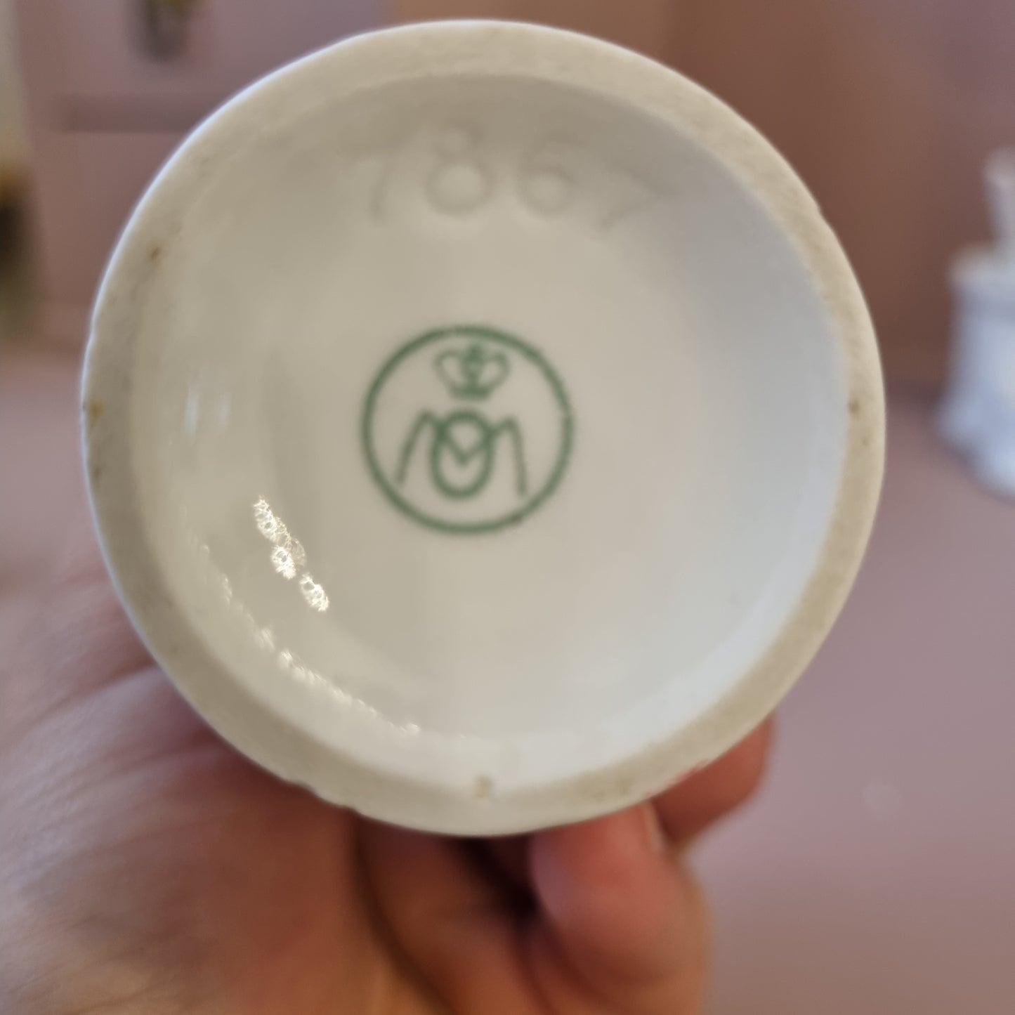 Alte, kleine Metzler & Ortloff Porzellan Vase weiß Innenstadt Motiv