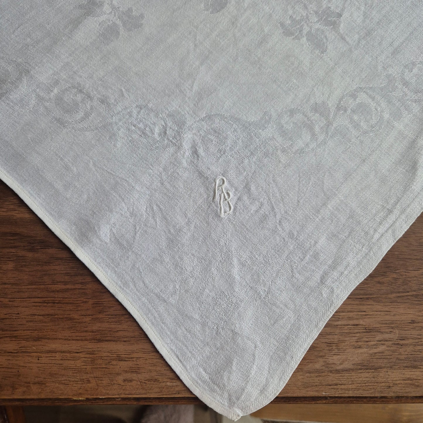 Antike Mitteldecke Tischdecke quadratisch weiß Damast Baumwolle 60x60cm Monogramm R.B.