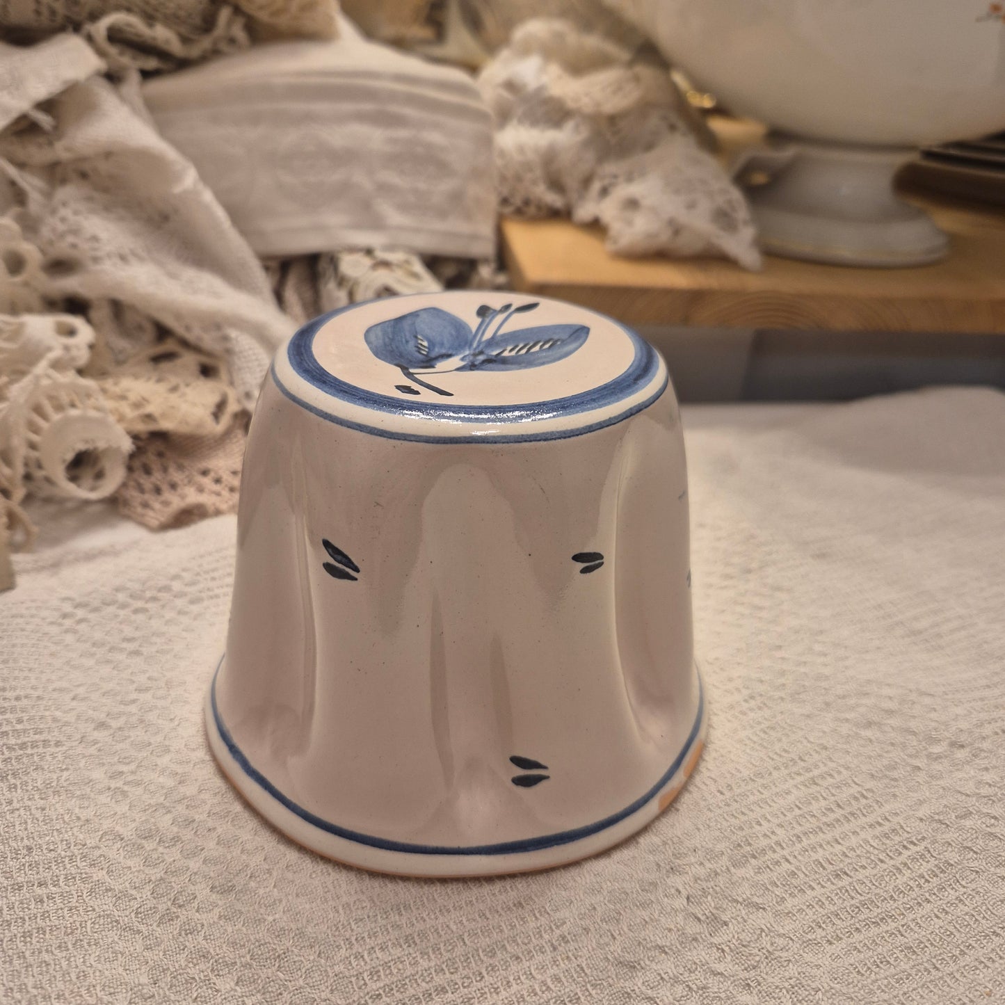 Hübsche vintage kleine Keramik Backform Kuchenform Kranz Gugelhupf auch als DEKO