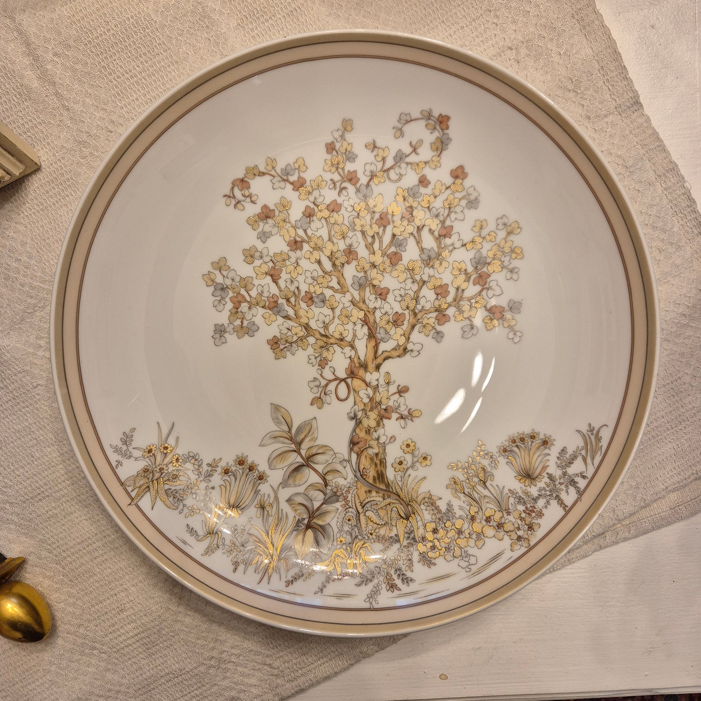 Großer Antiker Porzellan Wandteller mit Baum Blumen Kaiser Allegro Nossek