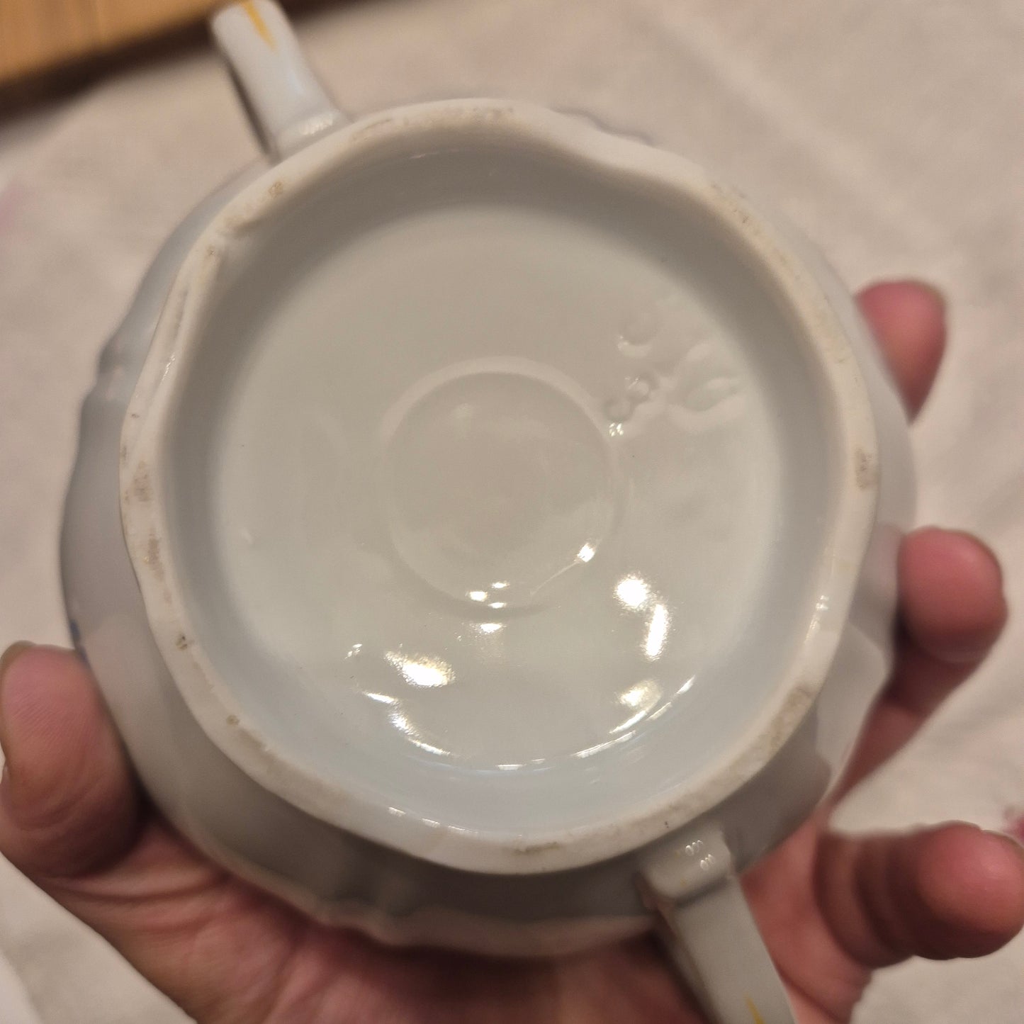 Antike Zuckerdose weiß mit Blumendekor