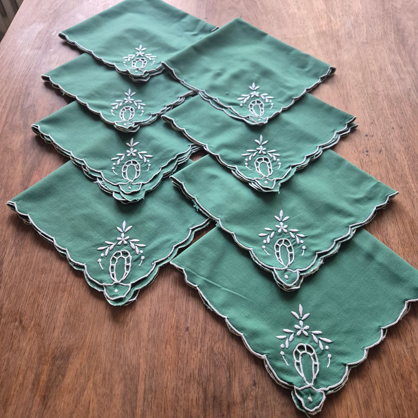 8x Grüne Stoffservietten Vintage bestickt Servietten 40x40cm ideal für Weihnachten