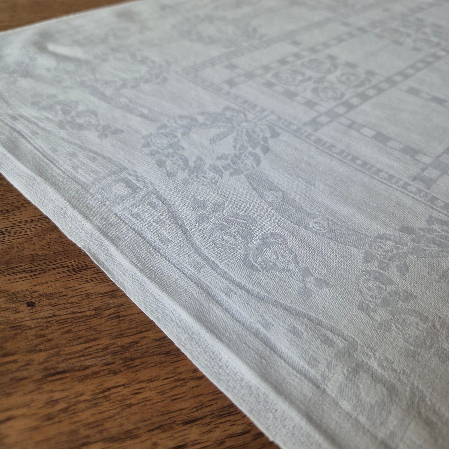 Antike Jugendstil Serviette/Mitteldecke weiß 62x62cm Monogramm C.H. Damast