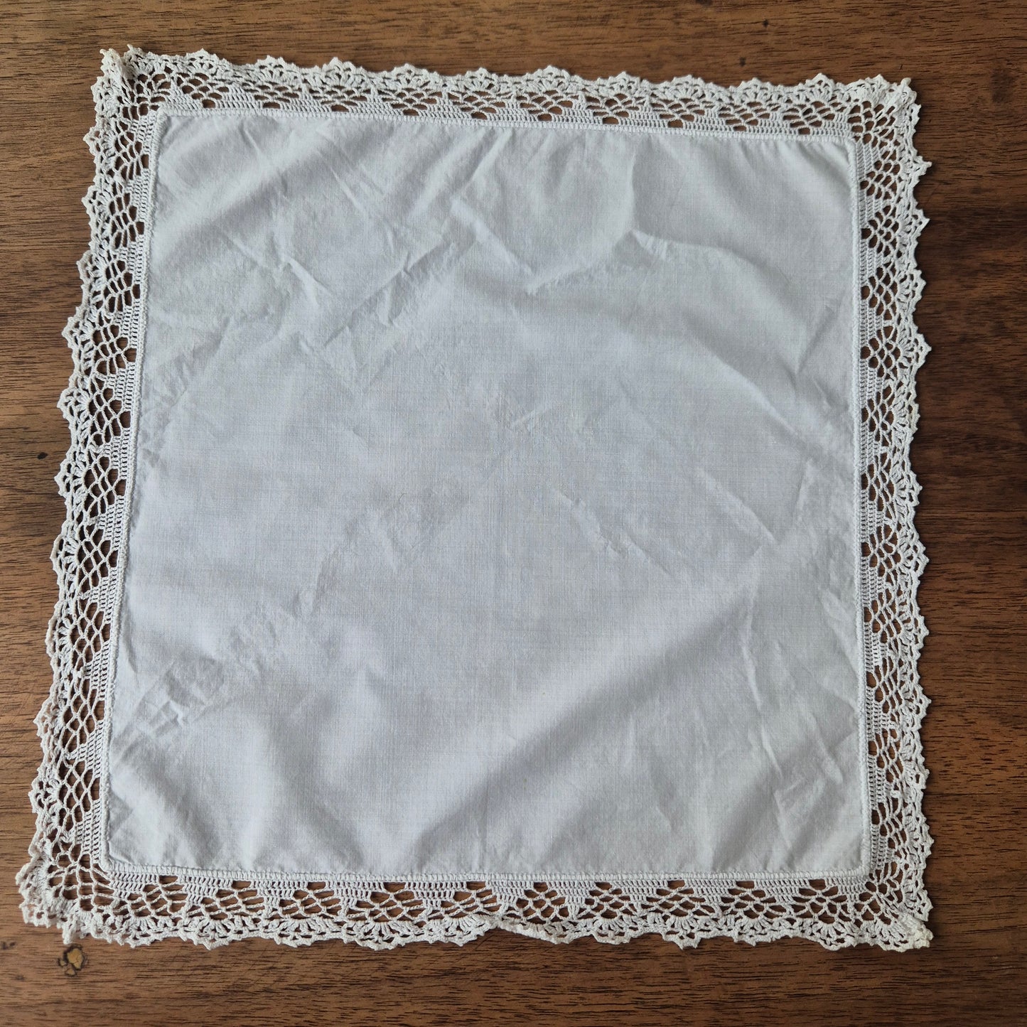Vintage Stofftaschentuch weiß Baumwolle gehäkelt/geklöppelt 29x27cm