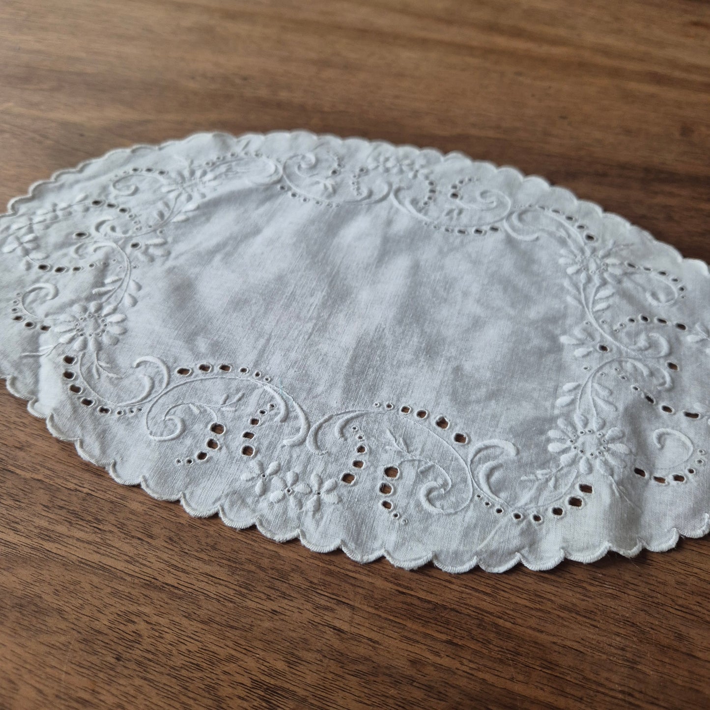 Vintage Zierdeckchen weiß bestickt Baumwolle 36x24cm weiß oval