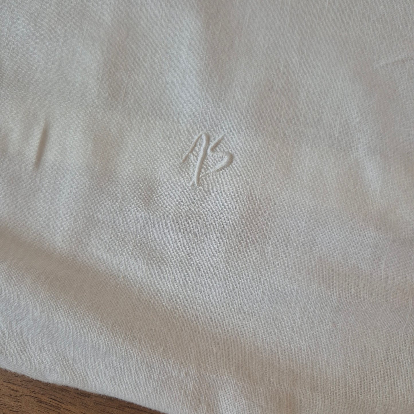 Antiker Kopfkissenbezug mit zarter Stickerei 76x78cm Baumwolle Monogramm A.S.