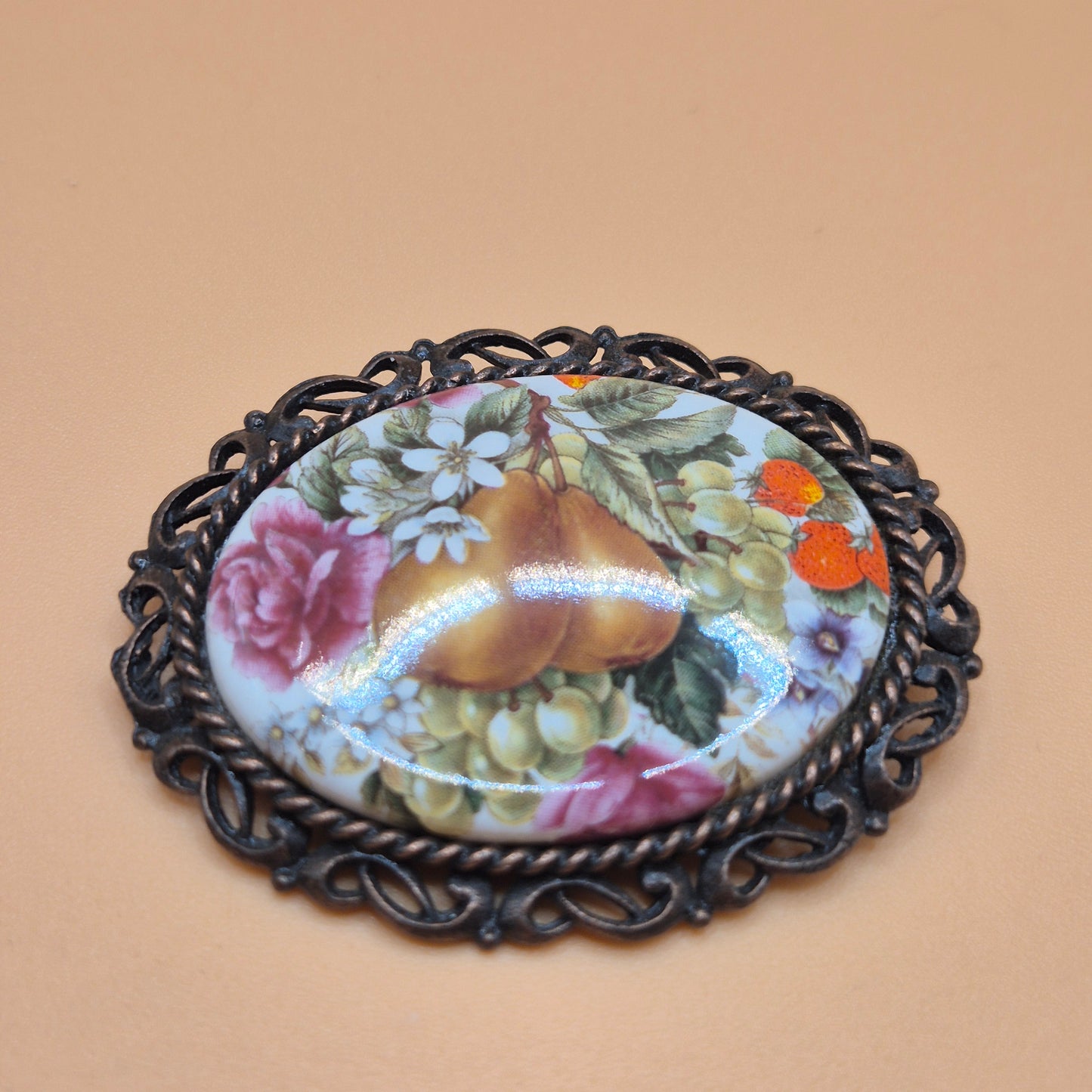 Vintage Brosche mit Birnenmotiv