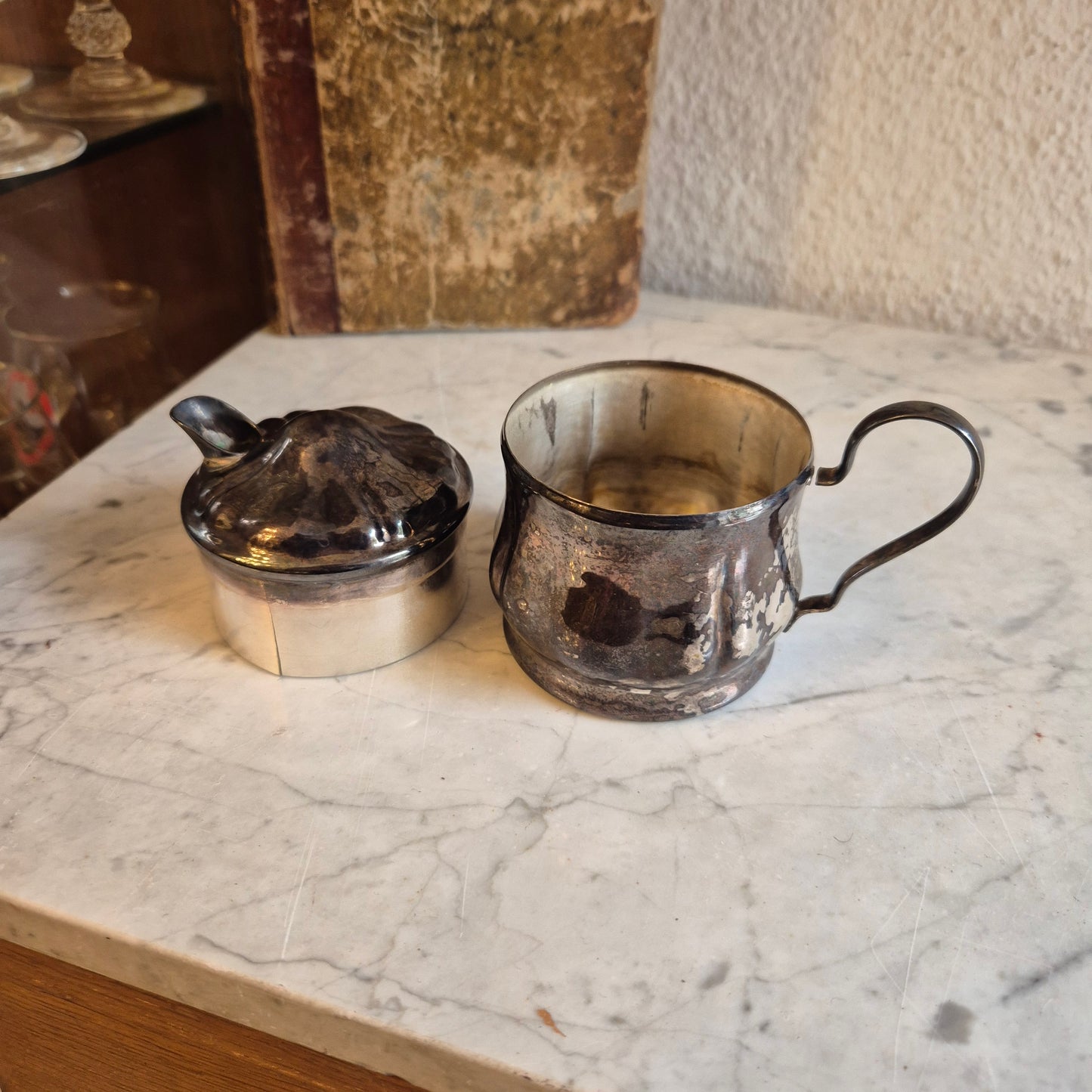 Altes versilbertes Milchkännchen Sahnekännchen zum aufpolieren!