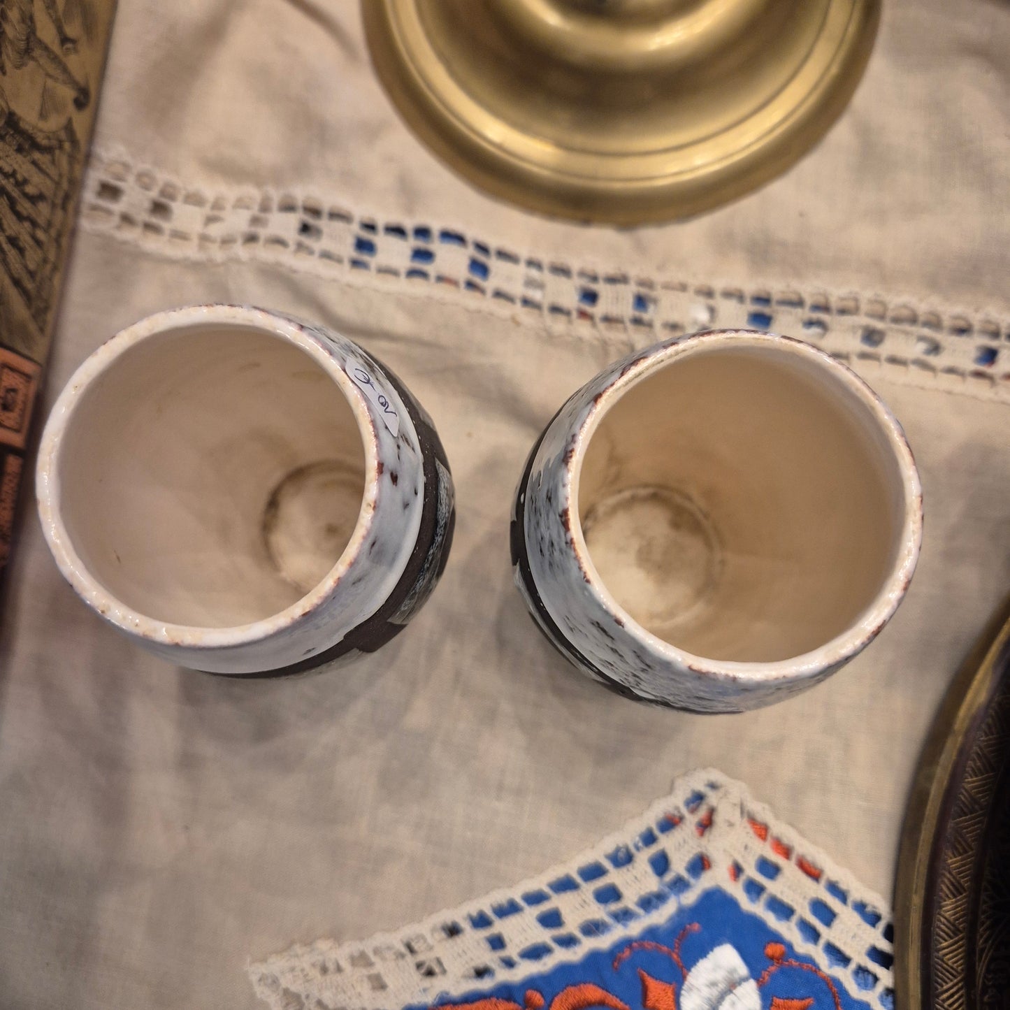 2x Alte Vintage Keramik Becher Mate oder als kleine Vasen braun beige