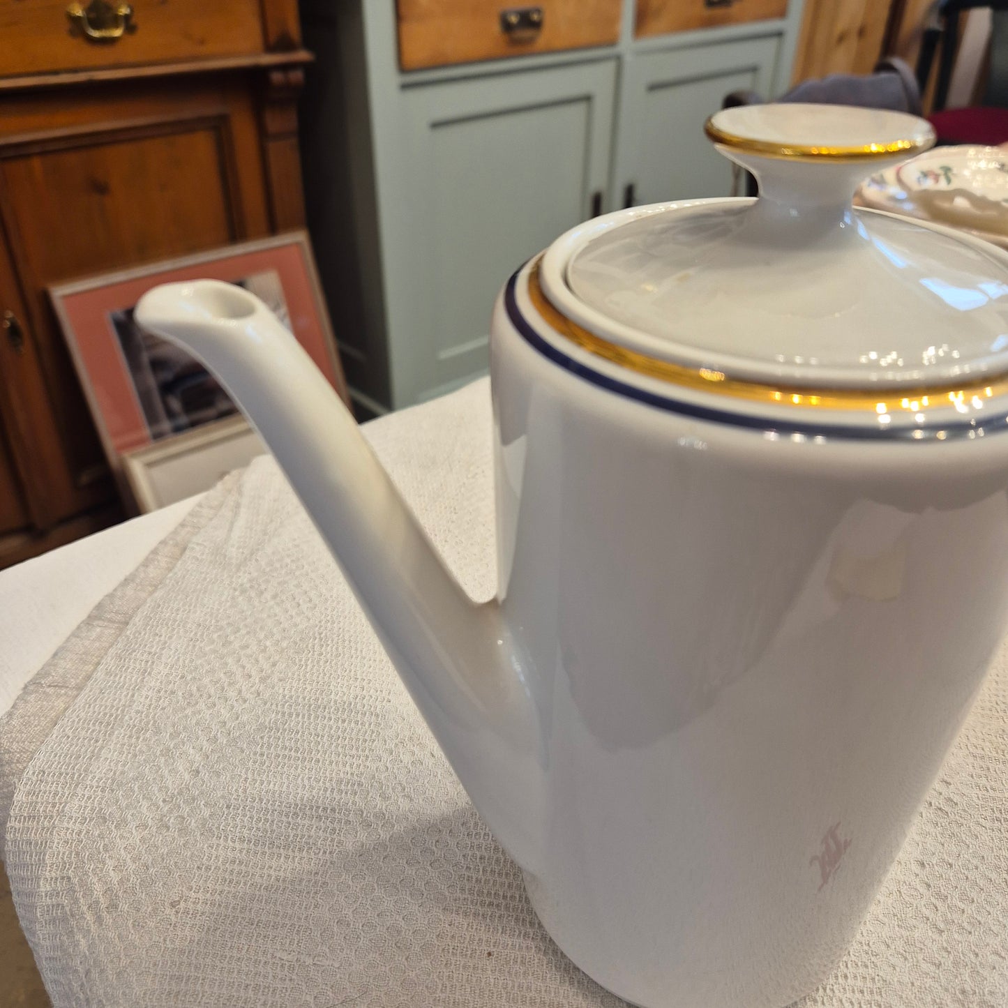 Vintage Kahla Tee Kaffeekanne Kanne weiß blau goldrand