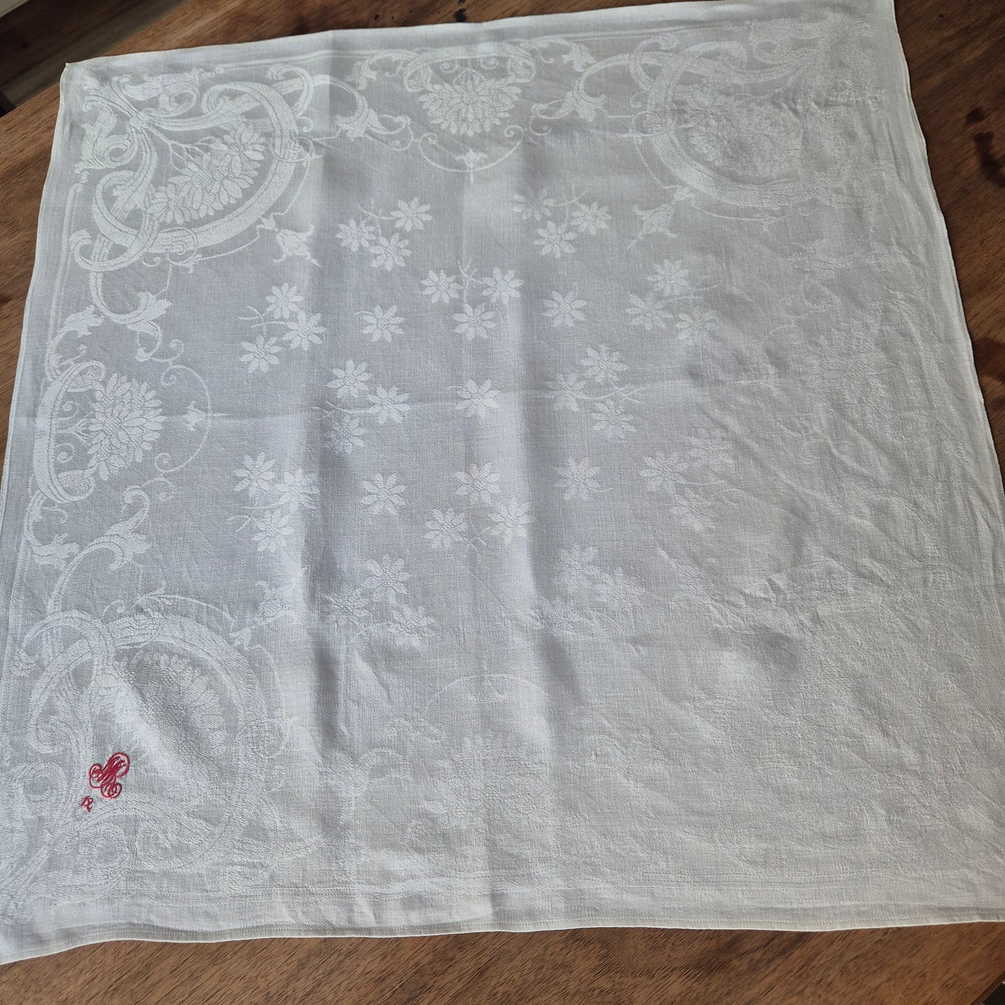 Antike Jugendstil Serviette/Mitteldecke rot bestickt weiß 62x62cm Monogramm M.R. Damast