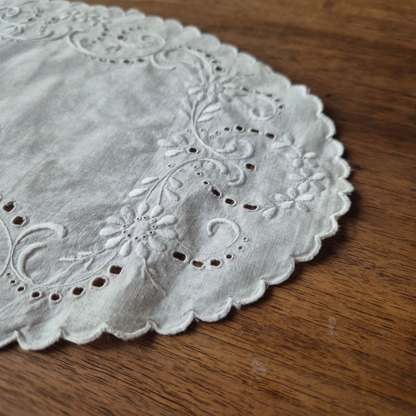 Vintage Zierdeckchen weiß bestickt Baumwolle 36x24cm weiß oval
