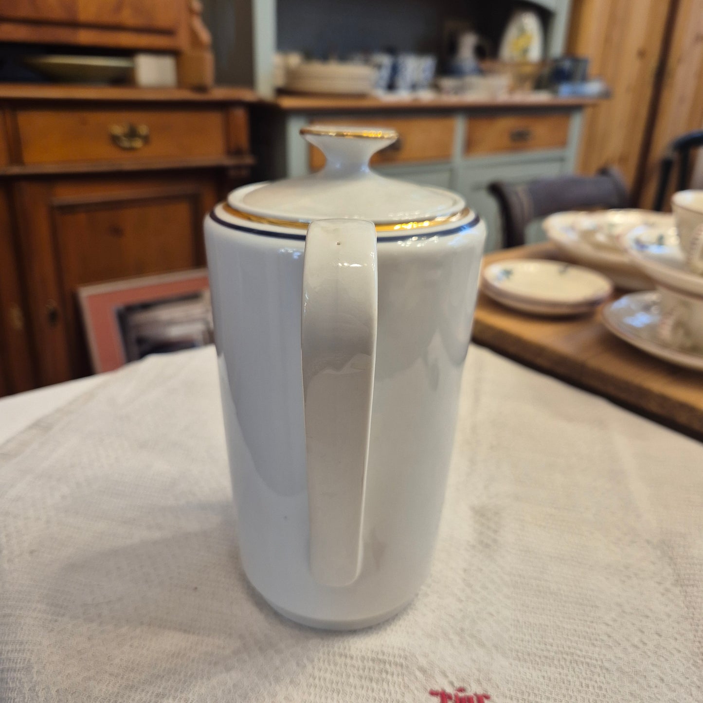 Vintage Kahla Tee Kaffeekanne Kanne weiß blau goldrand