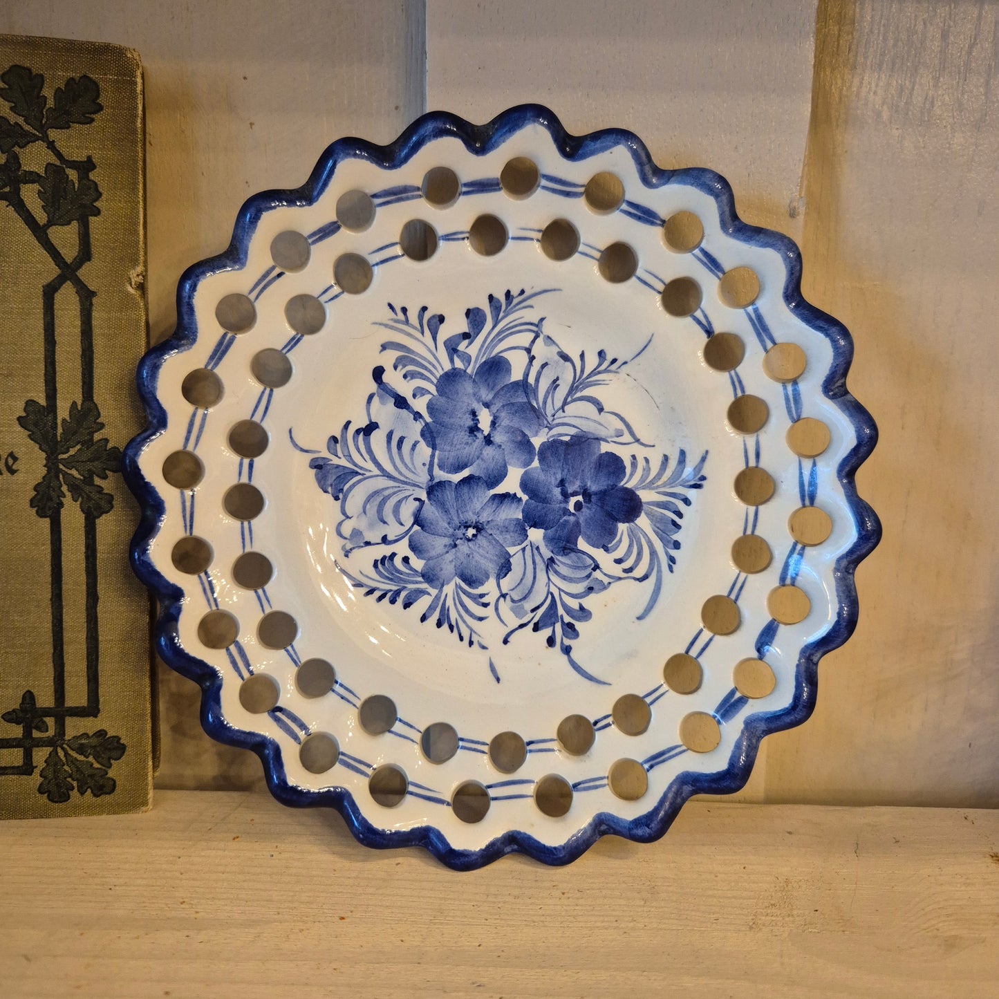 Vintage Handgemachter Zierteller Wandteller aus Portugal Blau weiß mit Blumen