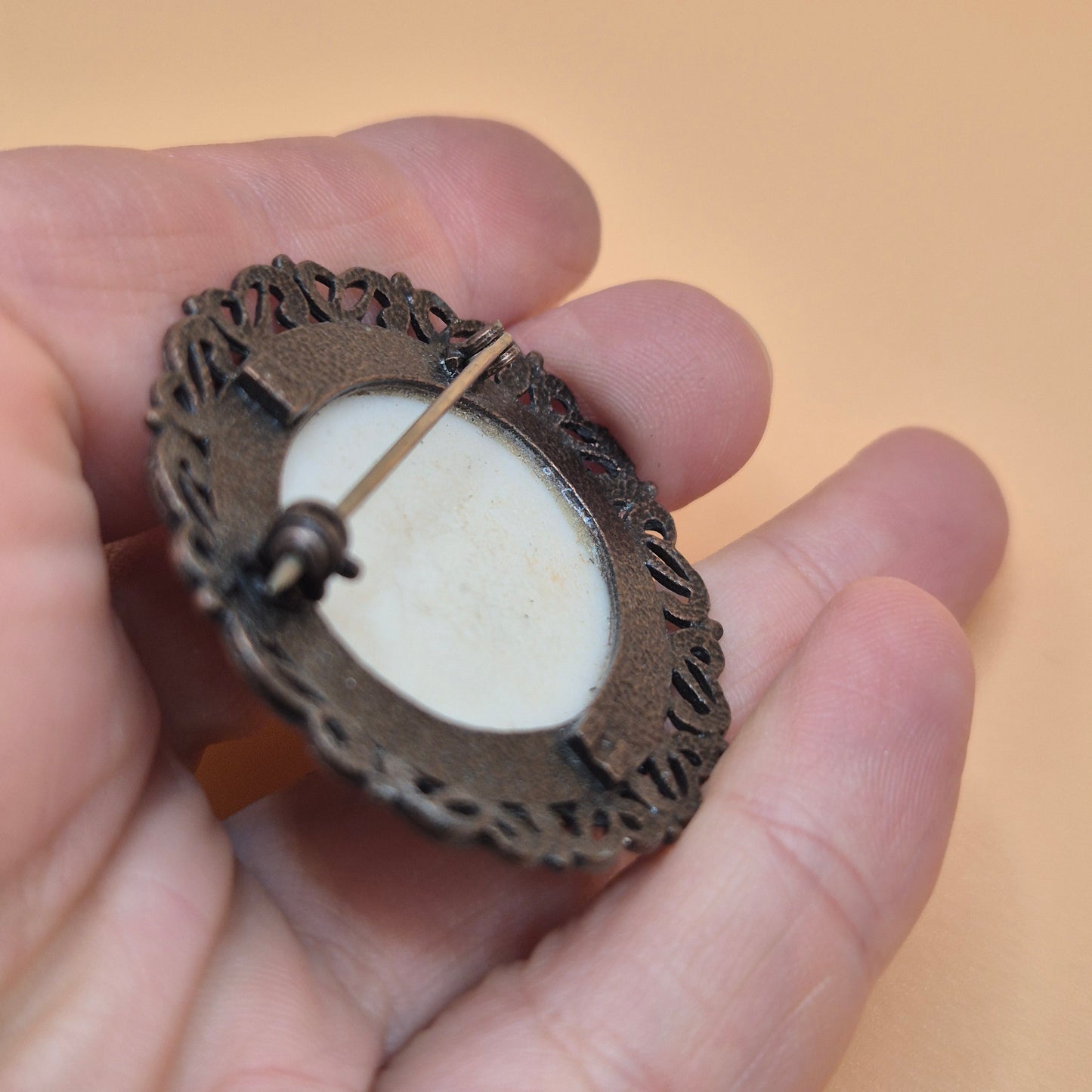 Vintage Brosche mit Birnenmotiv