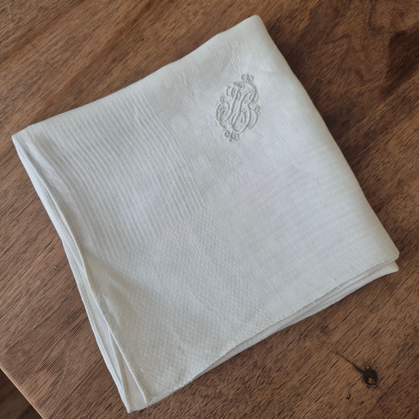 Antike Jugendstil Mitteldecke Tischdecke weiß 89x87cm Monogramm J.B. Damast Stockflecken