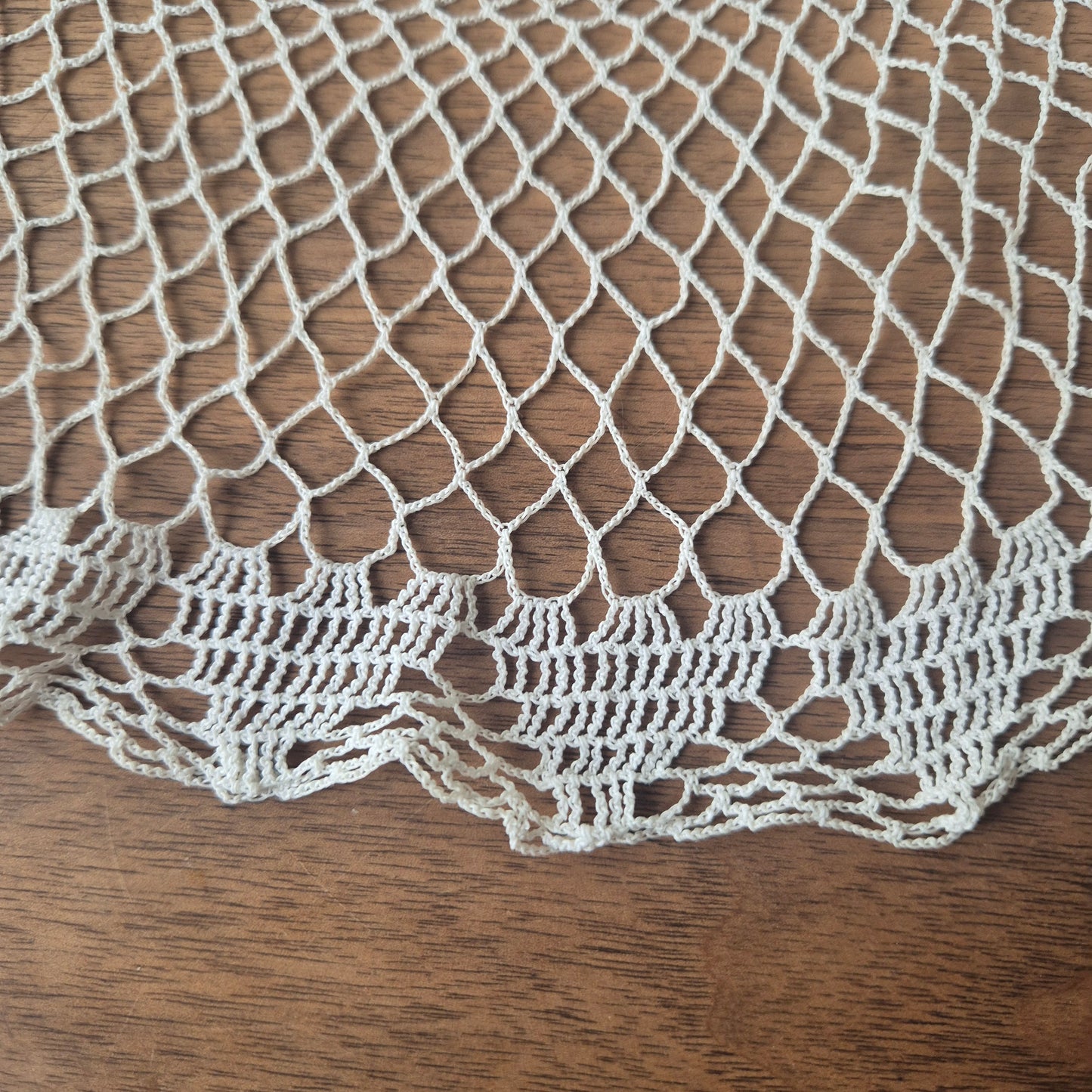 Antikes gehäkeltes / geklöppeltes Zierdeckchen weiß rund 54cm