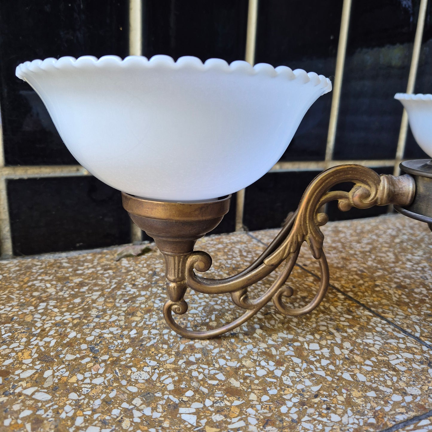 Art Jugendstil Lampe Deckenlampe mit drei Leuchten Messing Glas