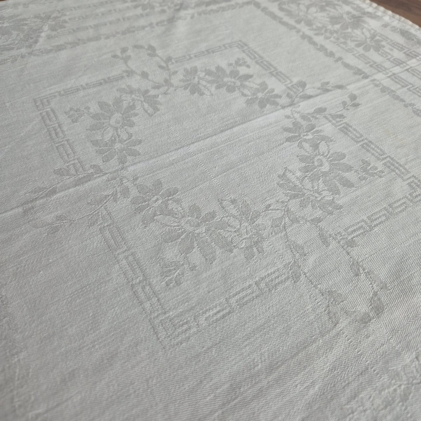 Antike Jugendstil Serviette/Mitteldecke weiß 55x60cm Damast Blumen