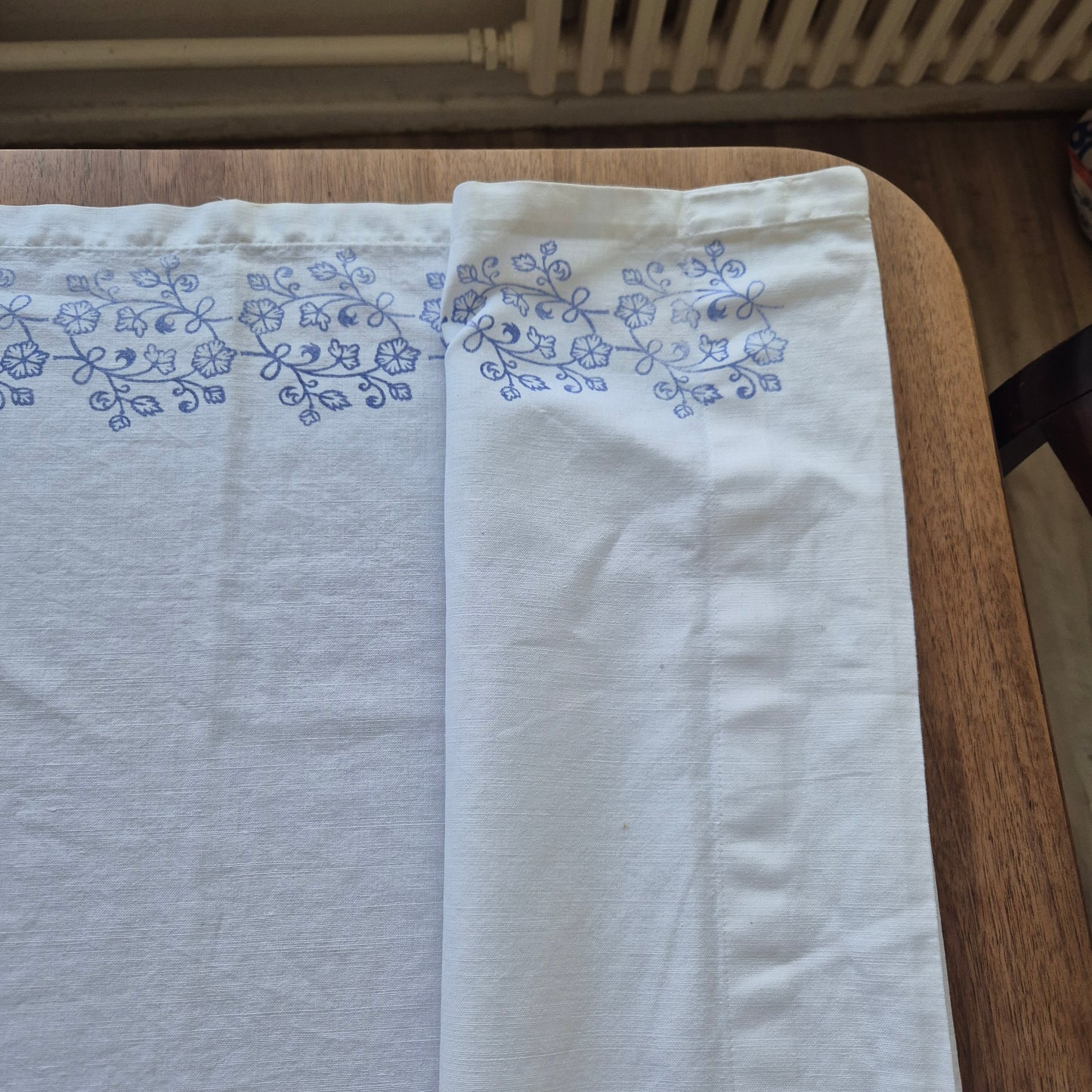Vintage Baumwolle Gardine mit blauem Stempel Muster rechte Seite 118x166cm Handgemacht