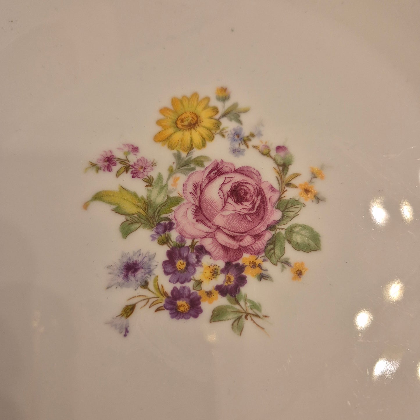 6x Antike flache Speiseteller Blumendekor weiß mit lila Goldrand