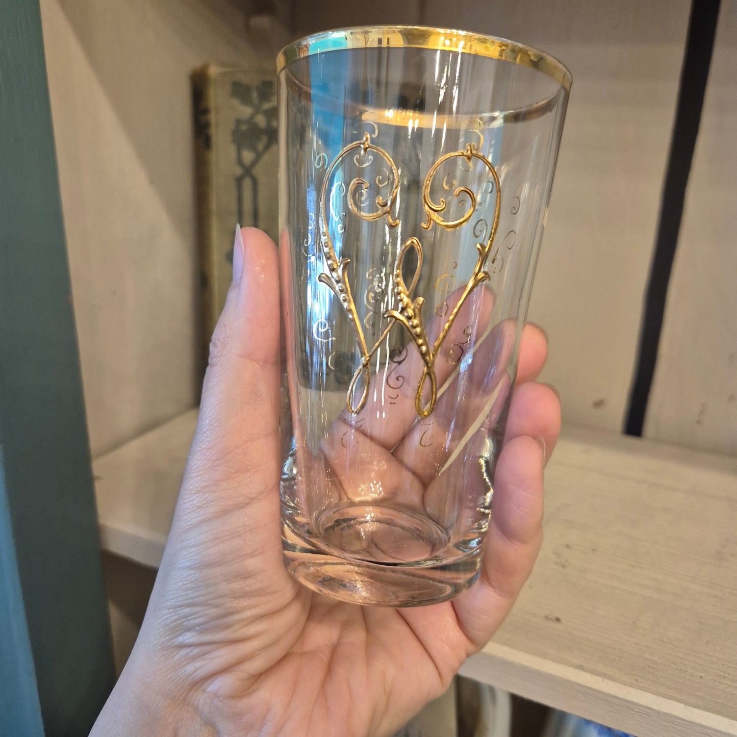Antikes Jugendstil Glas Trinkglas mit goldenem Buchstabe W Monogramm W.
