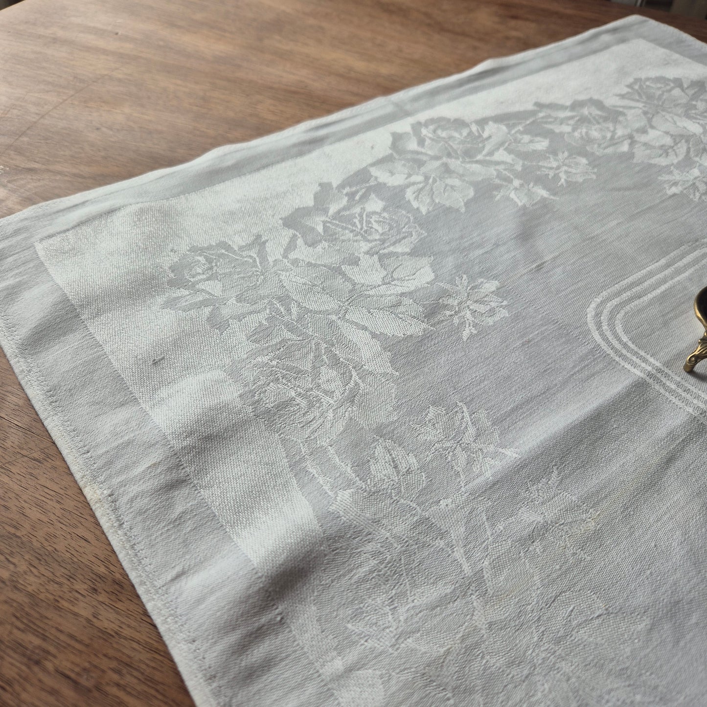 Antike Serviette oder Mitteldecke bestickt weiß klein 54x56cm Monogramm M.D. Damast 🤍