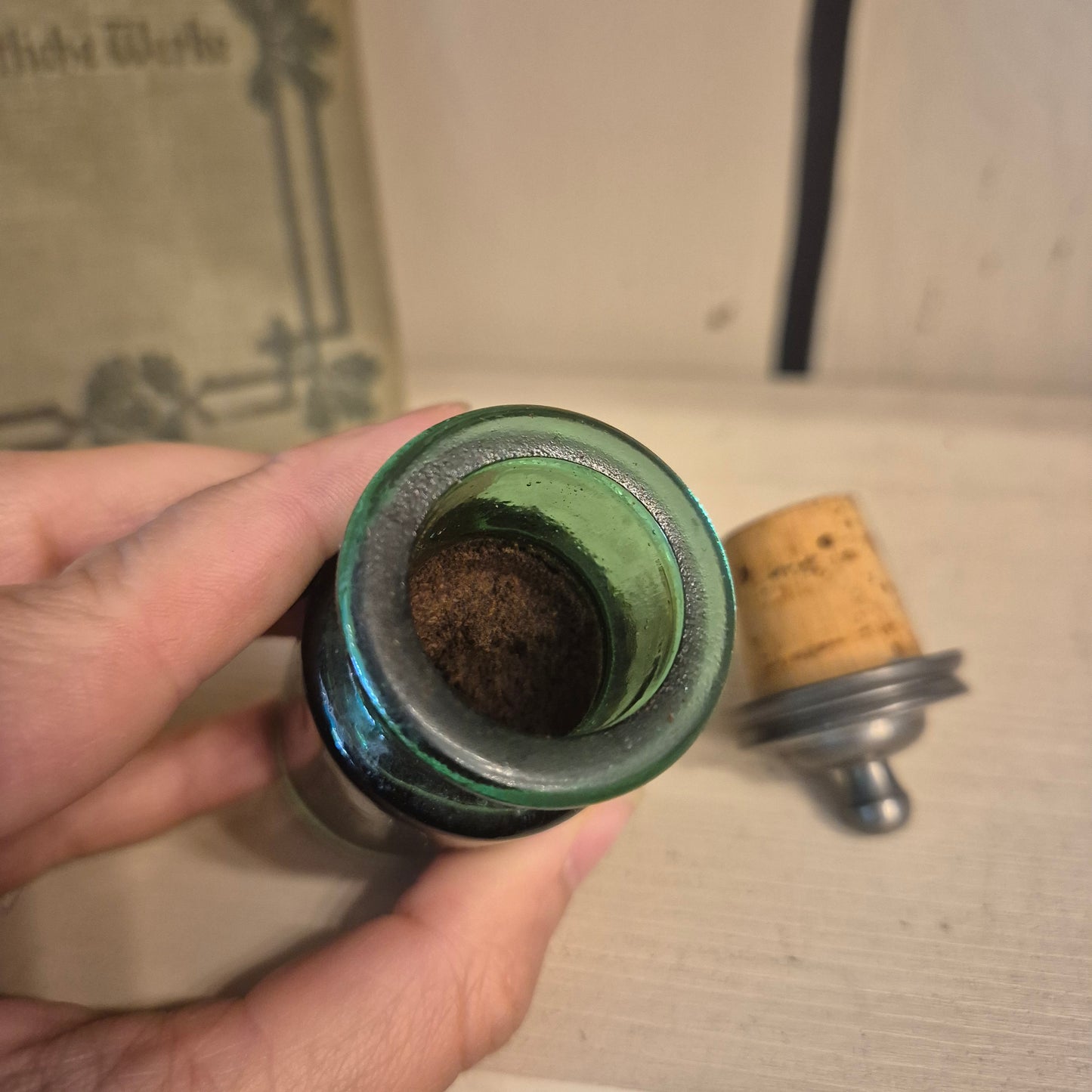 Antikes Schnupftabak Glas mit Deckel Behälter grün Zinn