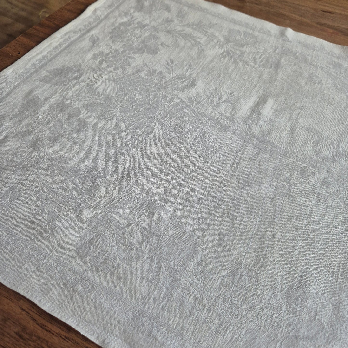 Antikes Jugendstil Küchen-Geschirrtuch mit Monogramm M.G. Damast Baumwolle 110x45cm weiß
