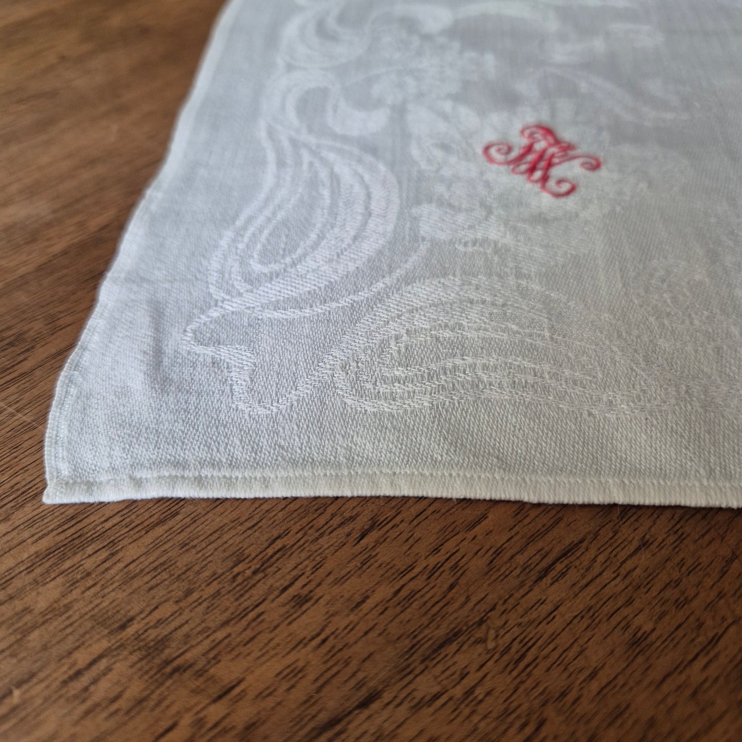 Antike Jugendstil Serviette Damast Baumwolle Monogramm F.W. weiß
