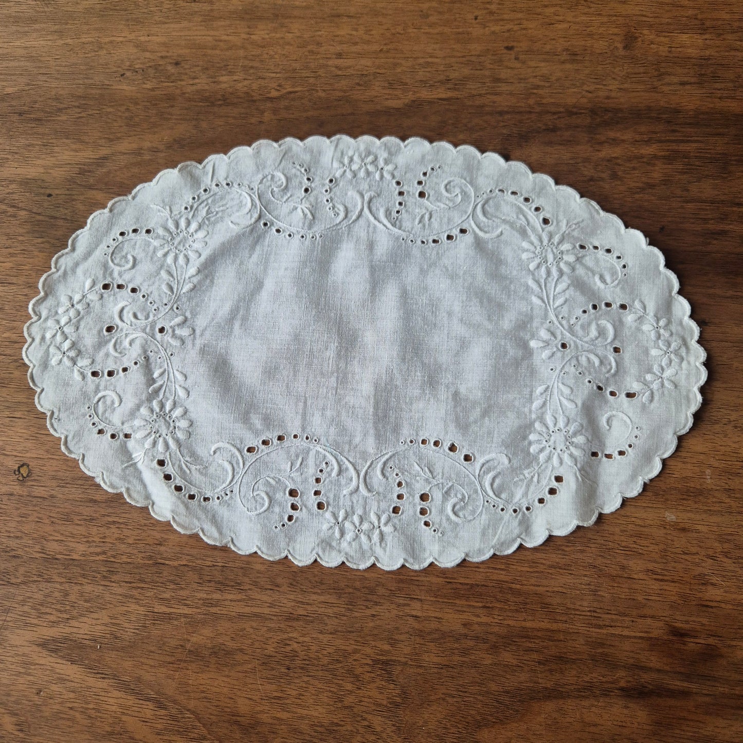 Vintage Zierdeckchen weiß bestickt Baumwolle 36x24cm weiß oval