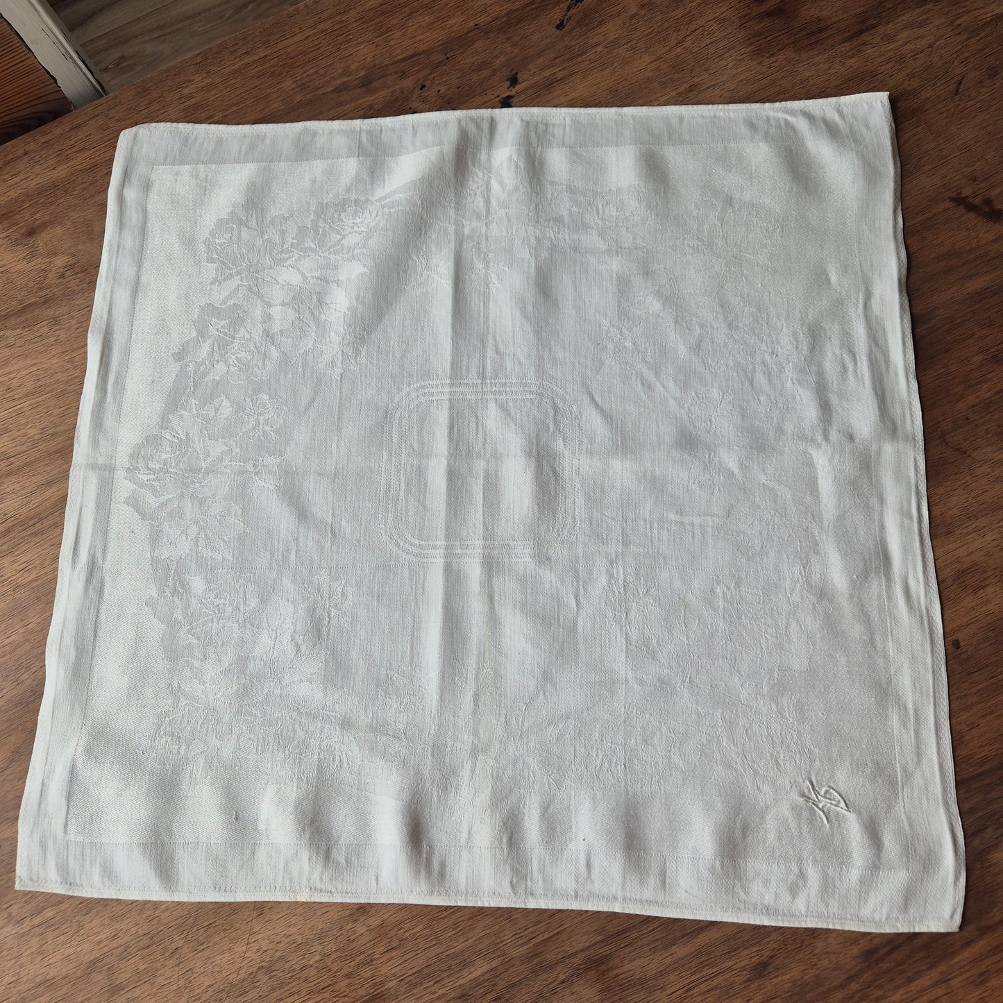Antike Serviette oder Mitteldecke bestickt weiß klein 54x56cm Monogramm M.D. Damast 🤍