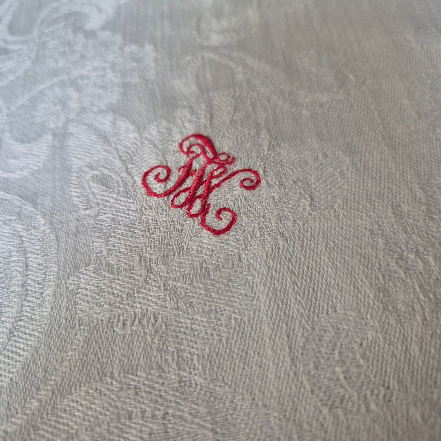 Antike Jugendstil Serviette Damast Baumwolle Monogramm F.W. weiß