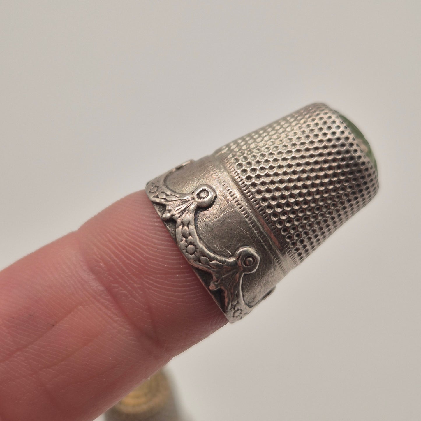 2x Uralte Fingerhüte Metall Jugendstil