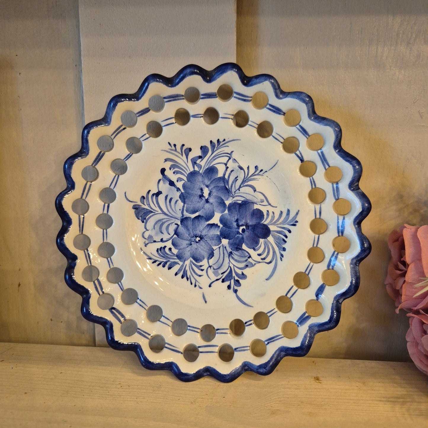Vintage Handgemachter Zierteller Wandteller aus Portugal Blau weiß mit Blumen