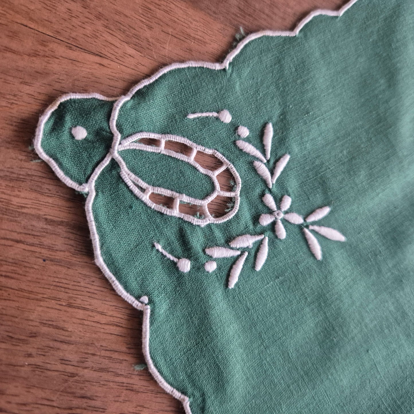 8x Grüne Stoffservietten Vintage bestickt Servietten 40x40cm ideal für Weihnachten