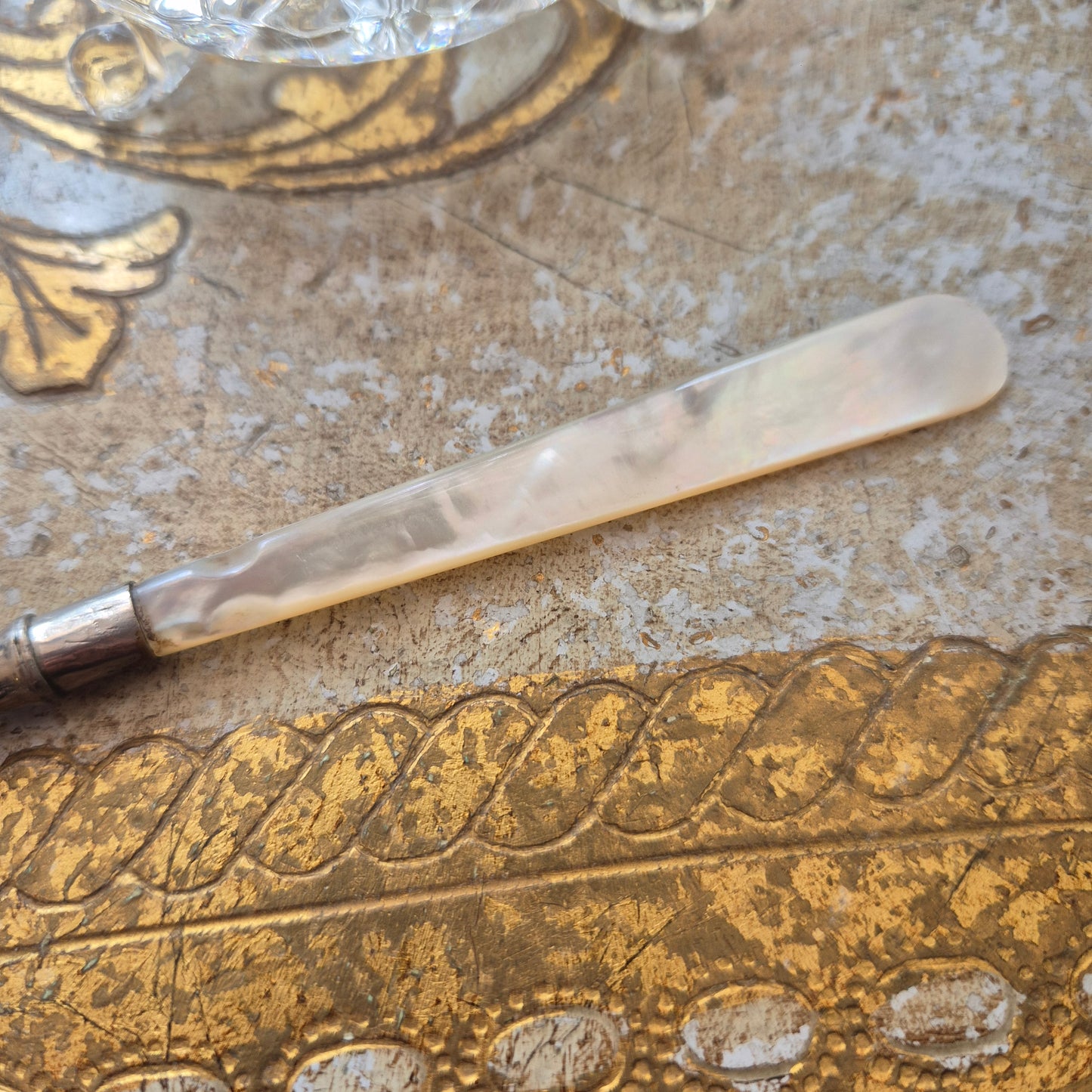 Antiker Brieföffner mit Perlmuttgriff